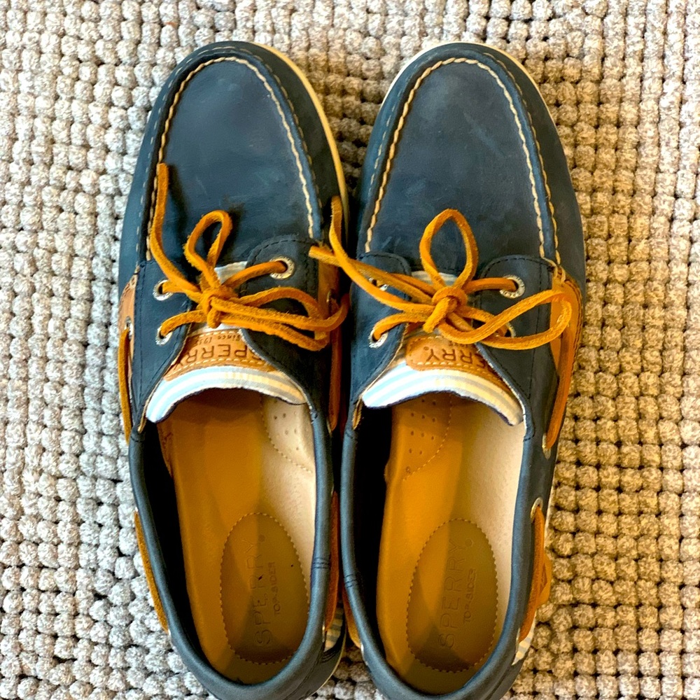 Sperry boat shoes blue